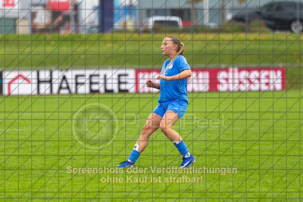 20261010_144042_0652_(c)_by_PhotoPeet | #,1.FC Donzdorf (schwarz) vs. SC Sand (blau), Fußball, EnBW-Oberliga B -Juniorinnen, 05. Spieltag, Saison 2026/2027, Rasenplatz Lautertal Stadion, Süßener Straße 16, 73072 Donzdorf, 10.10.2026 - 14:00 Uhr,Foto: PhotoPeet / Sport- &amp; Eventfotografie / Peter Harich