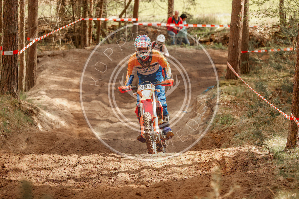 4TaktLauf1-375 | koppe-media - Realisiert mit Pictrs.com