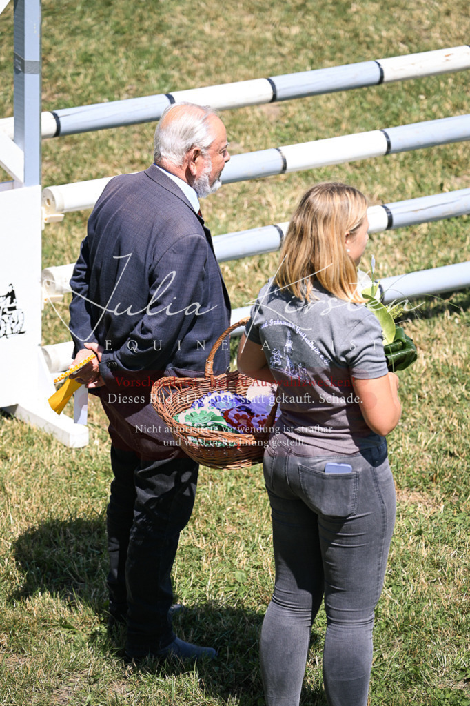 DSC_0043 | Pferde- und Turnierfotografie in Westsachsen. Pferdeportraits, Auftragszeichnungen und intuitive Kunst.