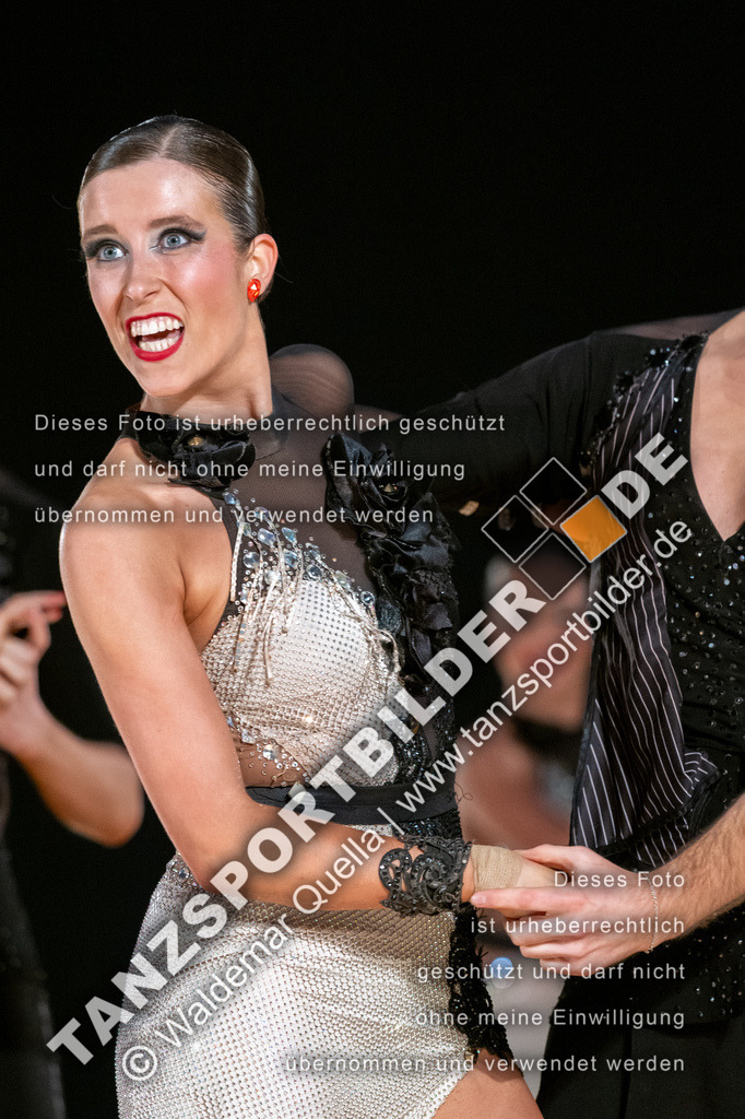 20250503-11602 | Hier finden Sie Tanz Bilder vom Latein und Standard Formationen tanzen. Sportbilder vom Tanzsport. Schöne Fotos und von Weltmeisterschaft, Europameisterschaft, Bundesliga, Regionalliga, Oberliga und Landesliga sowie von GOC Stuttgart, DanceComp, WM Bremen