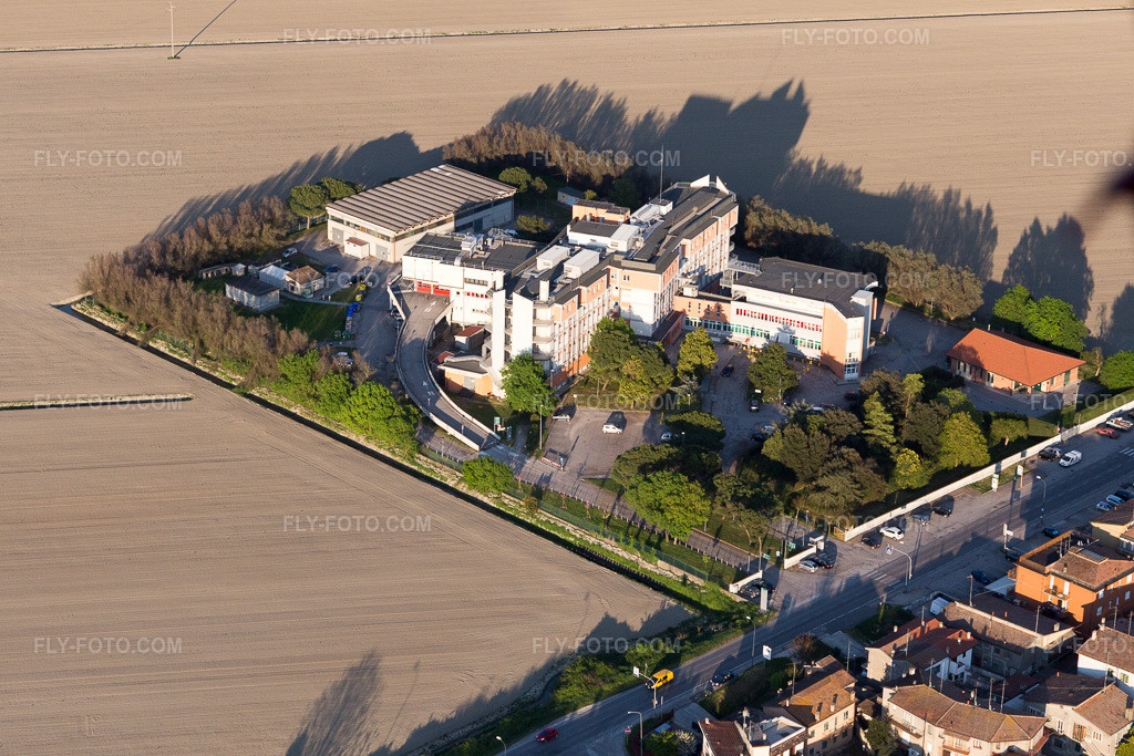 Aerial view: View of the town in Comacchio in the state Ferrara, Italy. – Photo: IMG_098688.jpg taken on 04/06/2017 by Werner Riehm/FLY-FOTO.com – Resolution of the original: 4492 x 2995 px