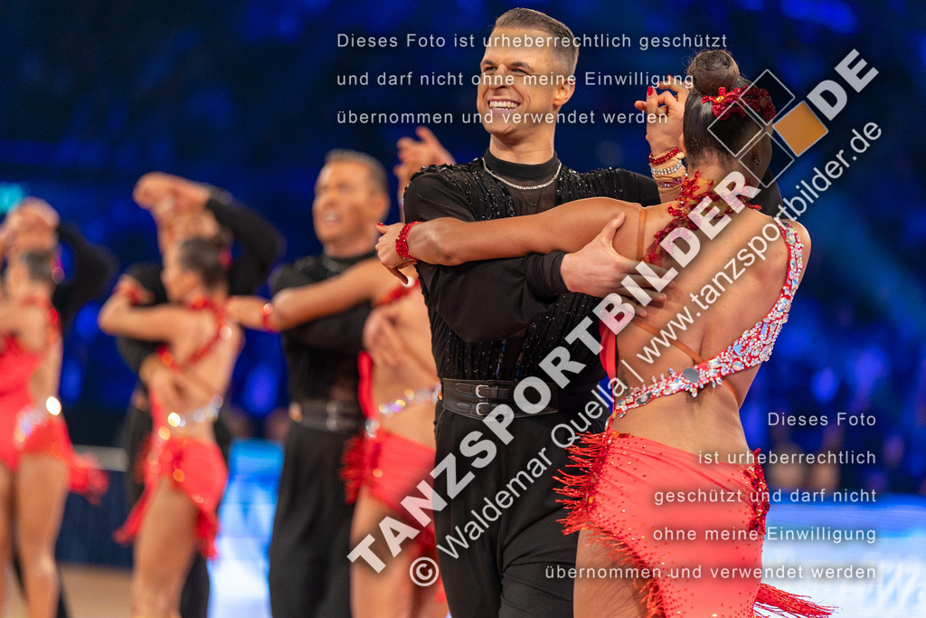 20231111-06517 | Hier finden Sie Tanz Bilder vom Latein und Standard Formationen tanzen. Sportbilder vom Tanzsport. Schöne Fotos und von Weltmeisterschaft, Europameisterschaft, Bundesliga, Regionalliga, Oberliga und Landesliga sowie von GOC Stuttgart, DanceComp, WM Bremen