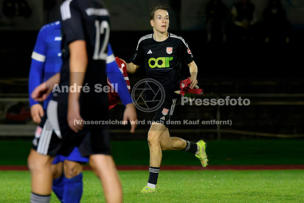 Preetzer TSV vs MTV Dänischenhagen | Max Benninghoff (Dänischenhagen #18) musste nach dem Platzverweis für Moritz Heinemann (Dänischenhagen #33) als Feldspieler ins Tor / Fußball-Verbandsliga Ost Männer 2026/2027 / Preetzer TSV vs MTV Dänischenhagen / Jahnplatz / Preetz / 16.10.26 - Realisiert mit Pictrs.com