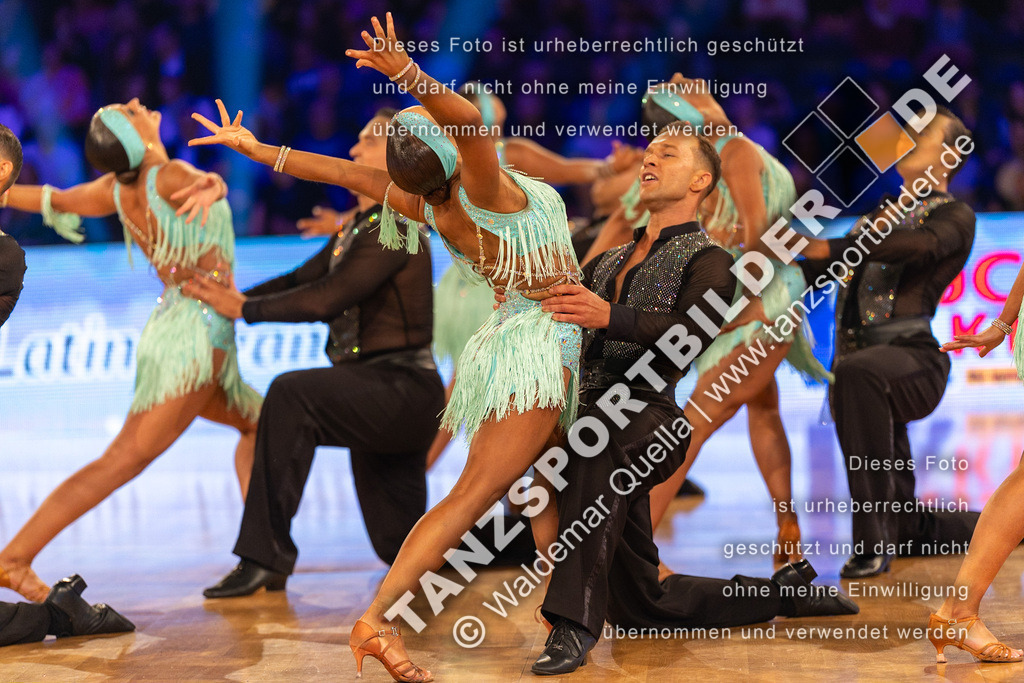 20231111-00188 | Hier finden Sie Tanz Bilder vom Latein und Standard Formationen tanzen. Sportbilder vom Tanzsport. Schöne Fotos und von Weltmeisterschaft, Europameisterschaft, Bundesliga, Regionalliga, Oberliga und Landesliga sowie von GOC Stuttgart, DanceComp, WM Bremen