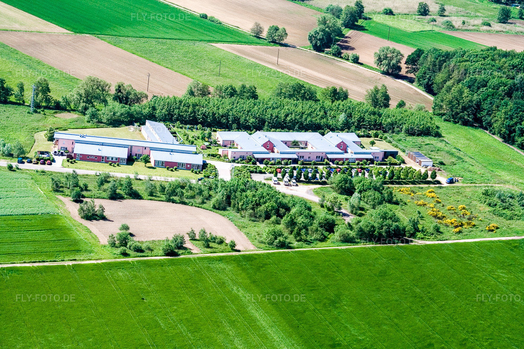 Luftbild: Lebenshilfe im Ortsteil Minderslachen in Kandel im Bundesland Rheinland-Pfalz in Deutschland. Foto: IMG_2113.jpg vom 24.05.2006 durch Werner Riehm/FLY-FOTO.de