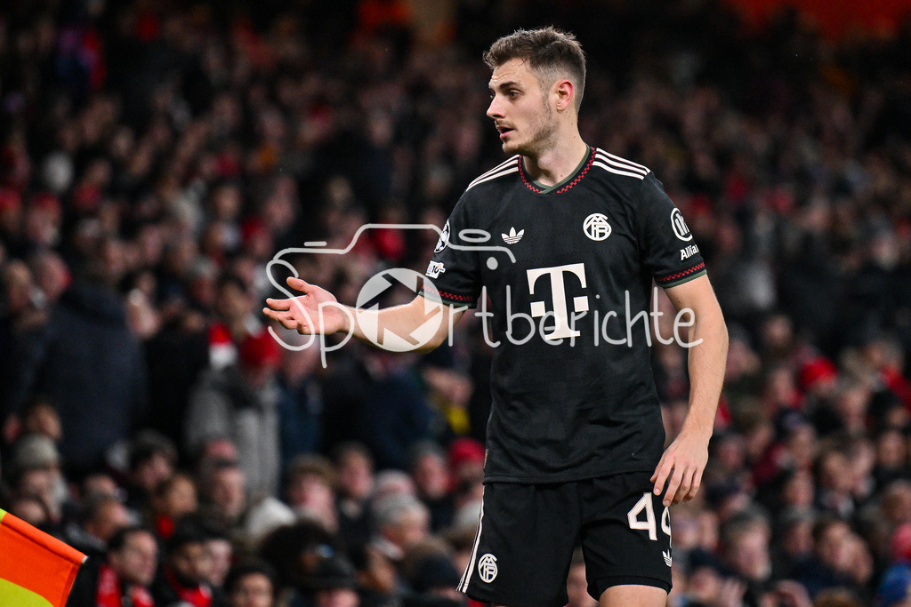 Arsenal FC - FC Bayern München | LONDON, ENGLAND - 26. NOVEMBER: im Bild Josip STANISIC (FC Bayern Munich 44) / Einzelfoto / Freisteller beim Ligaspiel zwischen Arsenal London und dem FC Bayern München am 5. Spieltag der UEFA Champions League im Emirates Stadium am 26.11.2025