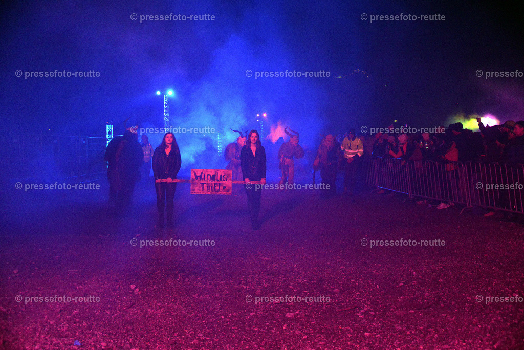 news-2022-Dez03-Krampusumzug-Reutte-WTV_6085 | Info aus dem Bezirk Reutte/Ausserfern Tirol sowie eine umfangreiche Bilddatenbank über die gesamte Region: Lechtal, Talkessel Reutte, Tannheimertal, Zwischentoren. Lech, Plansee, Zugspitze, Grenztunnel, B179, Fernpassstraße, Verkehr, Lawinen, Tradition, - Realisiert mit Pictrs.com