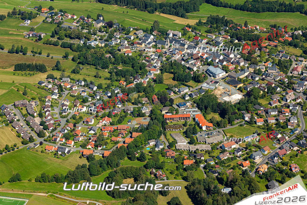 Das Luftbild zeigt :  Bischofsgrün - Die Luftaufnahme wurde 2023 vom UL-Flugzeug aus erstellt ( keine Drohne ) - Hochauflösende Luftaufnahme - Für grossformatige Ausdrucke geeignet. Die Geschenkidee !Mit Lizenz und Bildrechte bestellbar