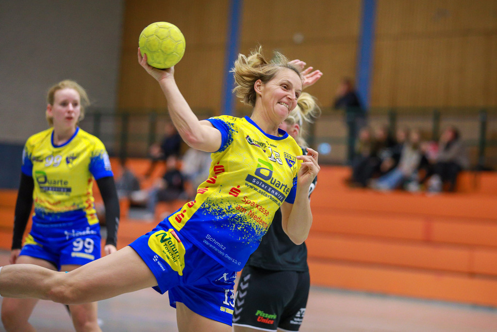 SVN_TvVoerde_021124_076 | Bildergalerie von Sport-Ereignissen aber auch von weiteren spannenden Dingen - nicht nur vom Niederrhein. In Anlehnung an den bekannten Spruch von Hanns Dieter Hüsch heißt das Motto: "Niederrhein ist überall".  - Realisiert mit Pictrs.com