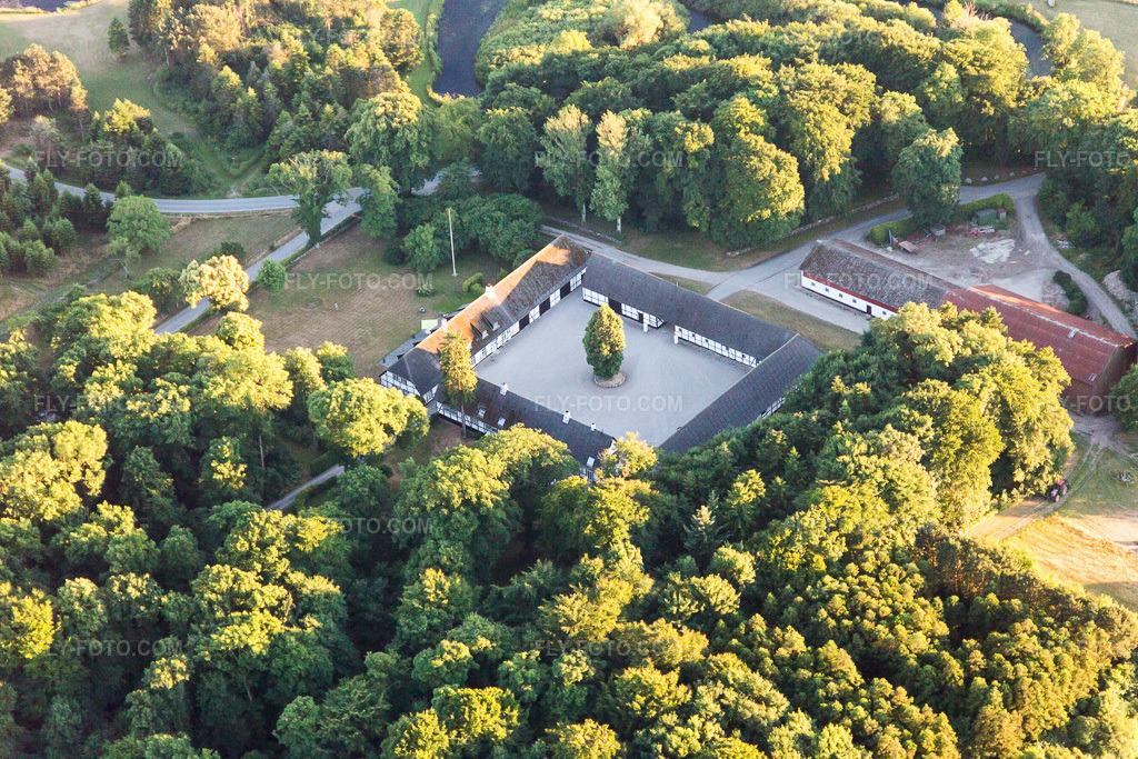 Aerial view: View of the town in Borre in the state Zealand, Denmark. – Photo: IMG_108649.jpg taken on 07/04/2018 by Werner Riehm/FLY-FOTO.com – Resolution of the original: 5472 x 3648 px