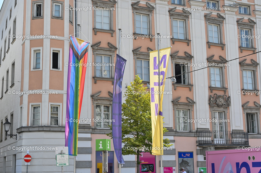 Altes Rathaus Linz_ Regenbogenfahne_ 22.06.2023-3 | 22.06.2023, Altes Rathaus Linz, AUT, Hauptplatz Linz, im Bild altes Rathaus, Hauptplatz Linz, Regenbogenfahne