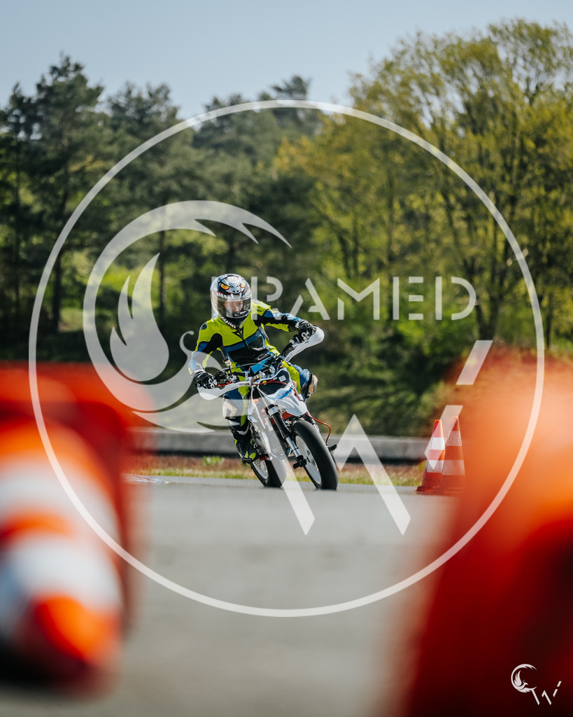 dgreen-8 | cw-framed