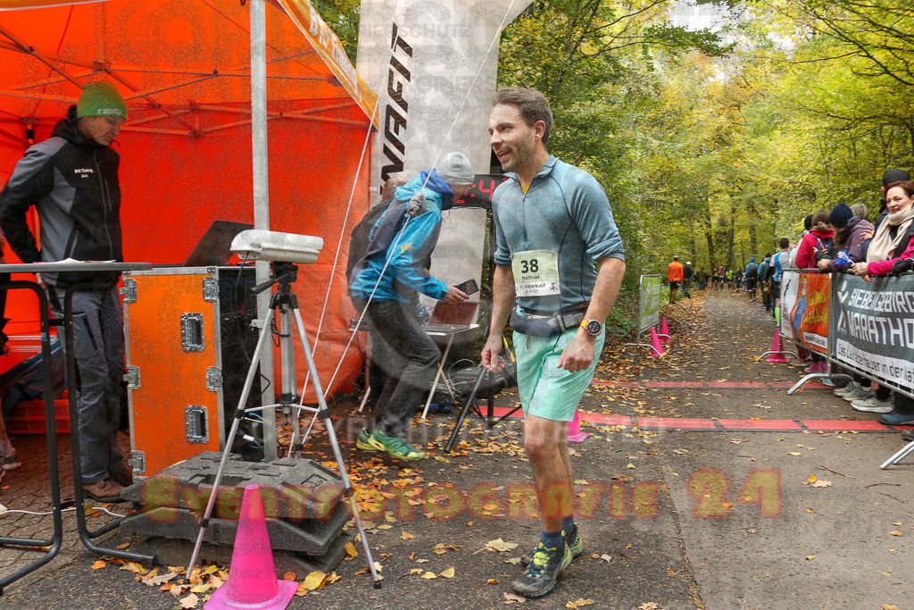 251026_1245_EX1_1274 | Sportfotografie im Rhein-Sieg Kreis, Köln, Bonn, NRW, Rheinland Pfalz, Hessen, etc. Unser Tätigkeitsfeld umfasst den Laufsport vom Volkslauf über den Marathon, Duathlon, Triathon bis zum Ultralauf wie Kölnpfad Ultra oder Schindertrail.