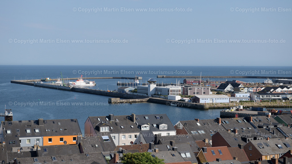 Helgoland Hafenanlagen_ELS_7038030818 | Helgoland - Aufnahmedatum: 31.07.2018, Aufnahmehöhe:  m, Koordinaten:  - , Bildgröße: 8062 x  4535 Pixel - Copyright 2018 by Martin Elsen, Kontakt: Tel.: +49 157 74581206, E-Mail: info@schoenes-foto.deSchlagwörter:Schleswig-Holstein,Landkreis Pinneberg,Düne,Hochseeinsel,Börteboote,Meer,Küste,Halunder,Oberland,Unterland,Strand,Seehunde,Robben,Lange Anna,Felsen,Roter Felsen,Luftbild,Luftbilder,Bastölpel - Realisiert mit Pictrs.com