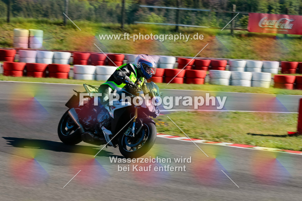 Moto-TeamOBK-21368 | Hier findet Ihr Bilder von Touristenfahrten auf der Nürburgring Nordschleife oder von anderen Veranstaltungen die ich besucht habe. Viel Spass beim Durch Schauen 