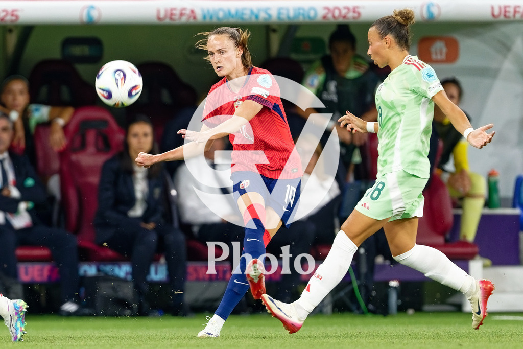 Norway v Italy - UEFA Women's EURO 2025 Quarter-Final | GENEVA, SWITZERLAND - JULY 16: Caroline Graham Hansen of Norway (L) shoots under pressure from Arianna Caruso of Italy (R)  during the UEFA Women's EURO 2025 Quarter-Final match between Norway and Italy at Stade de Geneve on July 16, 2025 in Geneva, Switzerland. (Photo by Giuseppe Velletri/Sports Press Photo/Getty Images)