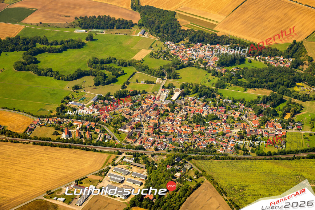 Luftaufnahme der Stadt Niedertrebra - Die Luftaufnahme wurde 2025 vom UL-Flugzeug heraus erstellt ( keine Drohne ) - Hochauflösende Luftaufnahme - für professionelle Ausdrucke geeignet. Die Geschenkidee !Hier alle&nbsp;Infos zur Lizenzierung der LuftaufnahmeWir fliegen auch dieses Jahr wieder in Ihre Region um Luftbilder zu erstellen.- Luftbild anfragen
