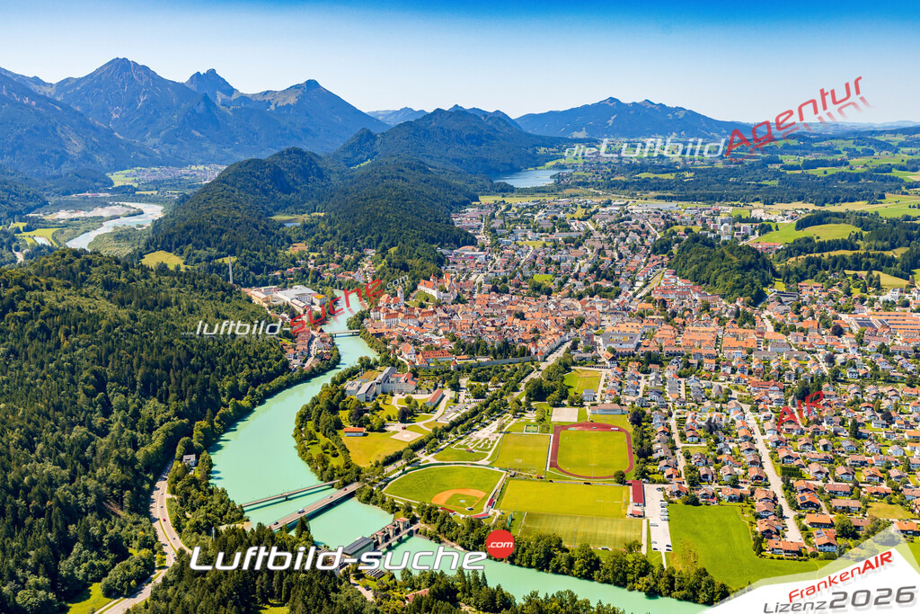 Luftaufnahme der Stadt Füssen - Die Luftaufnahme wurde 2025 vom UL-Flugzeug heraus erstellt ( keine Drohne ) - Hochauflösende Luftaufnahme - für professionelle Ausdrucke geeignet. Die Geschenkidee !Mit Lizenz und Bildrechte bestellbar