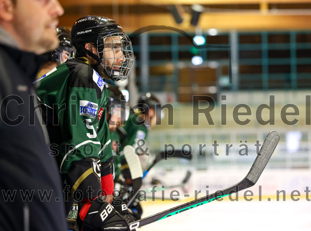 2022-09-23_024_TSV_Erding_gegen_EV_Fuessen | Erding, Deutschland, 23.09.2022:
Eishockey, Bayernliga 2022 / 2023, Testspiel, TSV Erding gegen EV Füssen, Endergebnis: 1:3

Florian Zimmermann (Erding Gladiators, #5)

Foto: Christian Riedel / fotografie-riedel.net