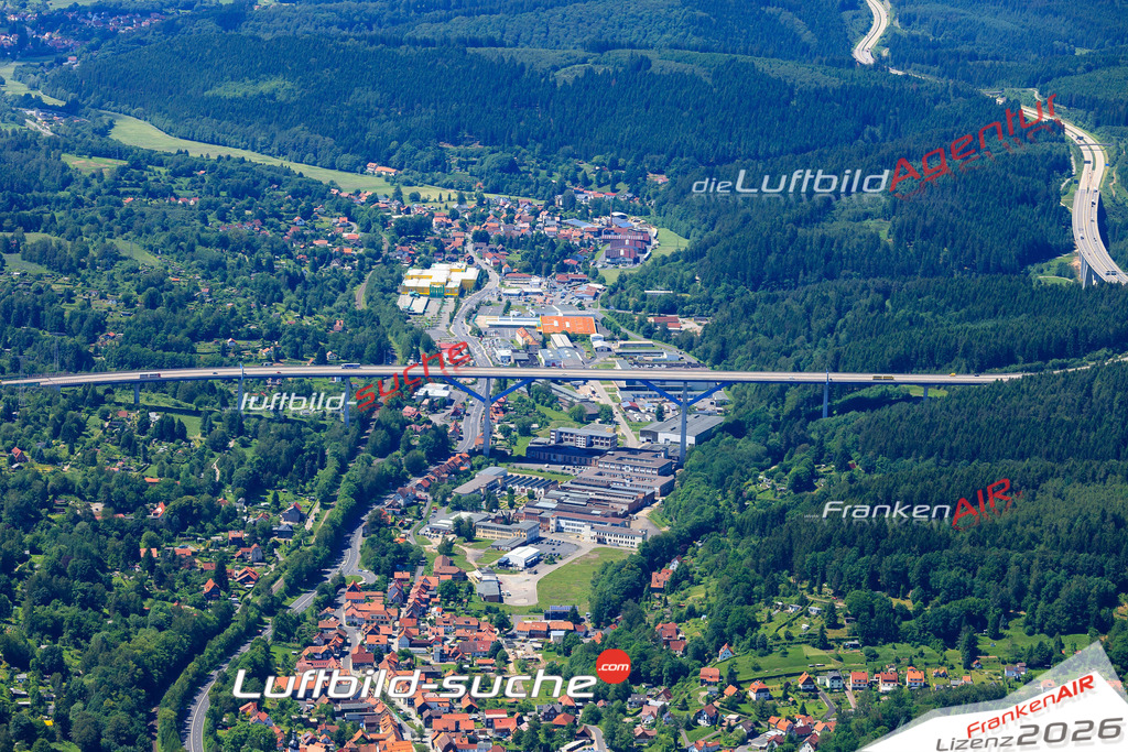 Die Luftaufnahme der Stadt Suhl wurde vom UL-Flugzeug heraus erstellt ( keine Drohne )- hohe Auflösung für beste Qualität