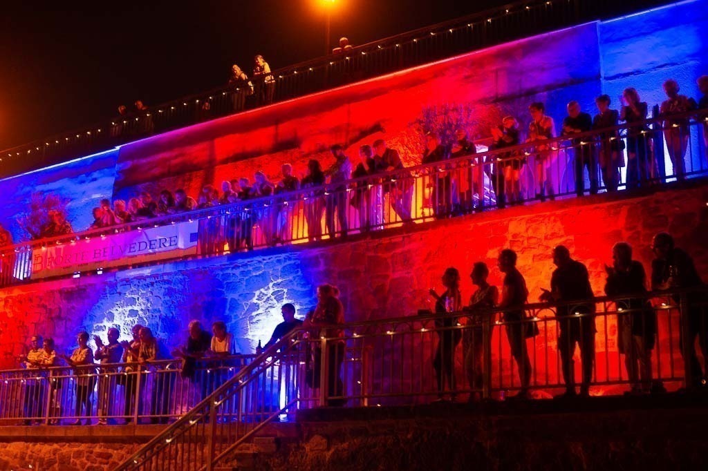 Tom Gaebel & His Trio | Tom Gaebel & His Trio im Forte Belvedere Leisnig zum Festival Hallo Leisnig 2022. - Realisiert mit Pictrs.com