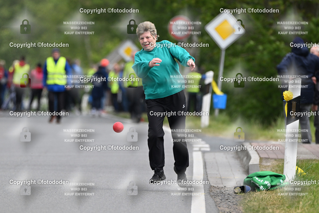 DSC_5824 | Ingrid Martens / Dunum PLatz 2 = 1122mFrauen IV - Gummi