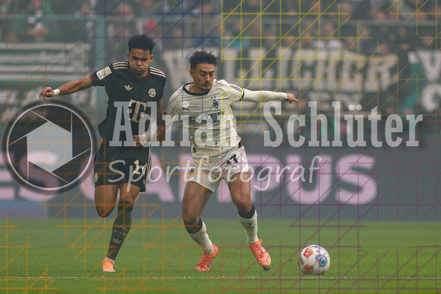Borussia Mönchengladbach vs FC Bayern München - Bundesliga  | Mönchengladbach, Deutschland, 25.10.25:   Luis Diaz (FC Bayern München) und Jens Castrop (Borussia Mönchengladbach) im Kampf um den Ball waehrend des Spiels der Bundesliga zwischen Borussia Mönchengladbach vs FC Bayern München im Stadion im Borussia Park(Foto von Brauer-Fotoagentur / Adrian Schlueter)