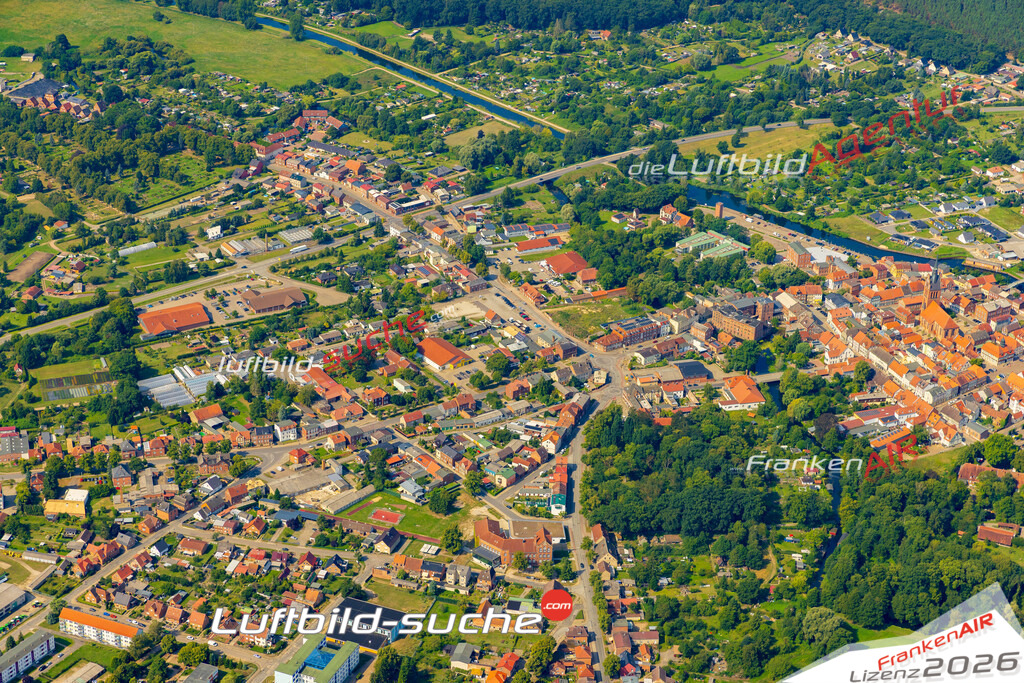 Luftbild der Stadt Grabow - Die Luftaufnahme wurde 2025 vom UL-Flugzeug heraus erstellt ( keine Drohne ) - Hochauflösende Luftaufnahme - für professionelle Ausdrucke geeignet. Die Geschenkidee !Hier alle&nbsp;Infos zur Lizenzierung der LuftaufnahmeWir fliegen auch dieses Jahr wieder in Ihre Region um Luftbilder zu erstellen.- Luftbild anfragen