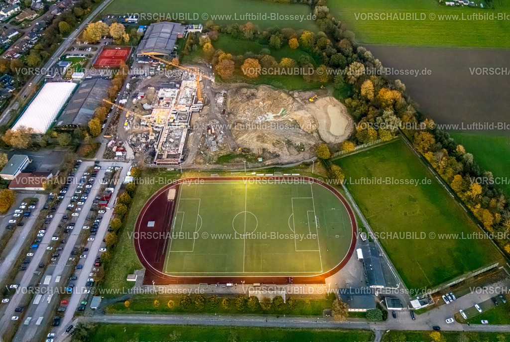 Bergkamen231103547 | Luftbild, Baustelle Neubau Hallenbad am Sportzentrum Weddinghofen, Eissporthalle, Freizeitstätte Im Häupen
Fußballstadion und Leichtathletikstadion des VfK Weddinghofen 1920 e.V., Tennisclub Bergkamen-Weddinghofen, Häupenweg, Weddinghofen, Bergkamen, Ruhrgebiet, Nordrhein-Westfalen, Deutschland
