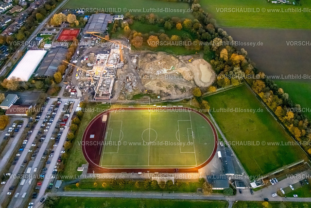 Bergkamen231103547 | Luftbild, Baustelle Neubau Hallenbad am Sportzentrum Weddinghofen, Eissporthalle, Freizeitstätte Im Häupen
Fußballstadion und Leichtathletikstadion des VfK Weddinghofen 1920 e.V., Tennisclub Bergkamen-Weddinghofen, Häupenweg, Weddinghofen, Bergkamen, Ruhrgebiet, Nordrhein-Westfalen, Deutschland