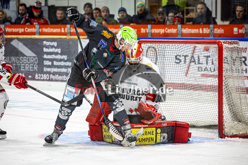 Peißenberg MINERS gegen TEV Miesbach | Eishockey Bayernliga 2025/26 Vorrunde 8. Spieltag, Peißenberg MINERS gegen TEV Miesbach, 20251107,Torchance Weiland PARRISH (MINERS 13),2025-11-07 in Peißenberg (flatbuy Arena Peißenberg), Weiland PARRISH (MINERS 13)Copyright: WolfgangxLindner www.foto-lindner.de