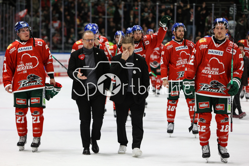 Augsburger Panther - Fischtown Pinguins | Panther Trainer Christof KREUTZER im Gespraech mit seinem CO-Trainer Juha NOKELAINEN