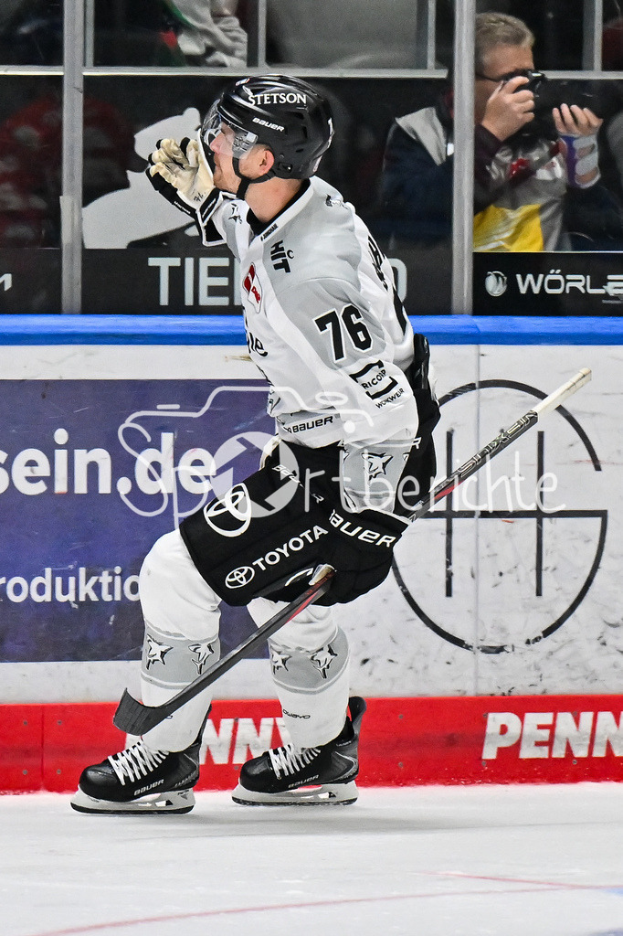 Augsburger Panther - Kölner Haie | Jubel der Haie nach dem Treffer zum 2-2 durch Nate SCHNARR (Kölner Haie 76) / Tor / Torschuetze / Freude / Happy / DEL: Augsburger Panther - Kölner Haie; Curt Frenzel Stadion am 26.09.2025