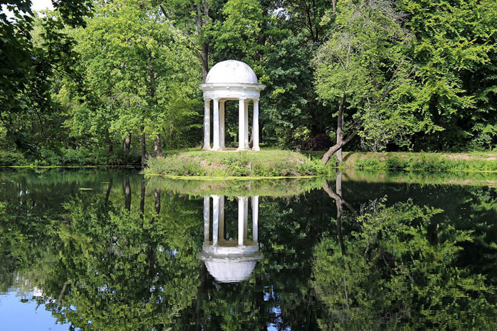 Schlosspark Lützschena - Diana Tempel | Entdecke über 20 Kategorien Leipzig-Motive: Foto-Downloads, hochwertige Poster, Leinwand- & Fine-Art-Prints. Jetzt Lieblingsfoto im Bildlexikon Leipzig Shop bestellen!