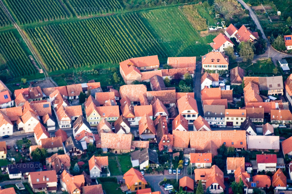Luftbild: Talstraße x Schulstr im Ortsteil Rechtenbach in Schweigen-Rechtenbach im Bundesland Rheinland-Pfalz in Deutschland. Foto: IMG_4169.jpg vom 29.09.2006 durch Werner Riehm/FLY-FOTO.de