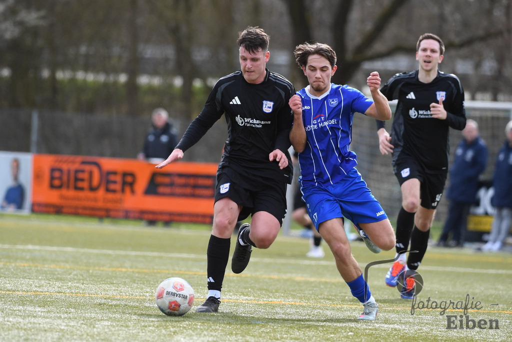 FC Rastede-VFl Stenum | Herren Bezirksliga 2; FC Rastede (blau)-VFL Stenum (schwarz) am 29.03.2026 in Rastede (Sportanlage Köttersweg), Photo: Philip Eiben 2026 - Realisiert mit Pictrs.com