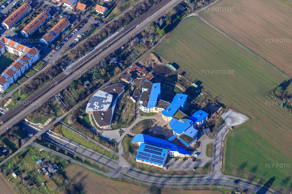 Luftbild: Parzival-Schulzentrum im Ortsteil Hagsfeld in Karlsruhe im Bundesland Baden-Württemberg in Deutschland. Foto: IMG_085290.jpg vom 19.12.2015 durch Werner Riehm/FLY-FOTO.deParzival Schulen | Im Mittelpunkt der Mensch