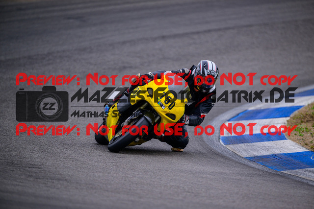 MaZZes_Fotomatrix_20250421_6007705_7282 | WEISS