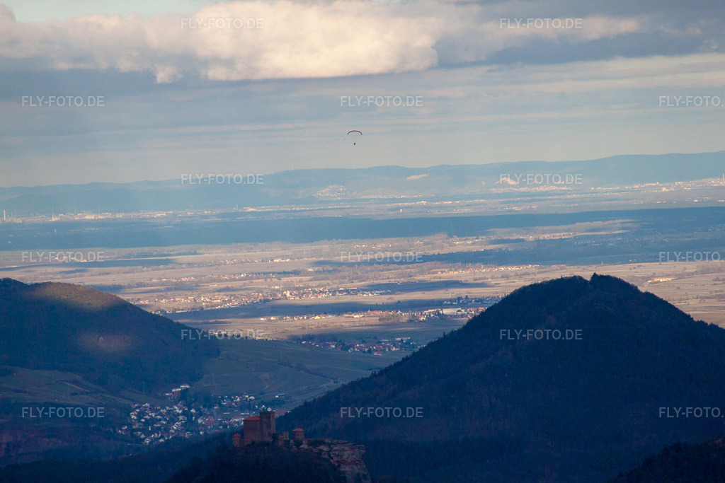 Luftbild: Trifels und Hohenberg in Birkweiler im Bundesland Rheinland-Pfalz in Deutschland. Foto: IMG_62122.jpg vom 23.02.2014 durch Werner Riehm/FLY-FOTO.de