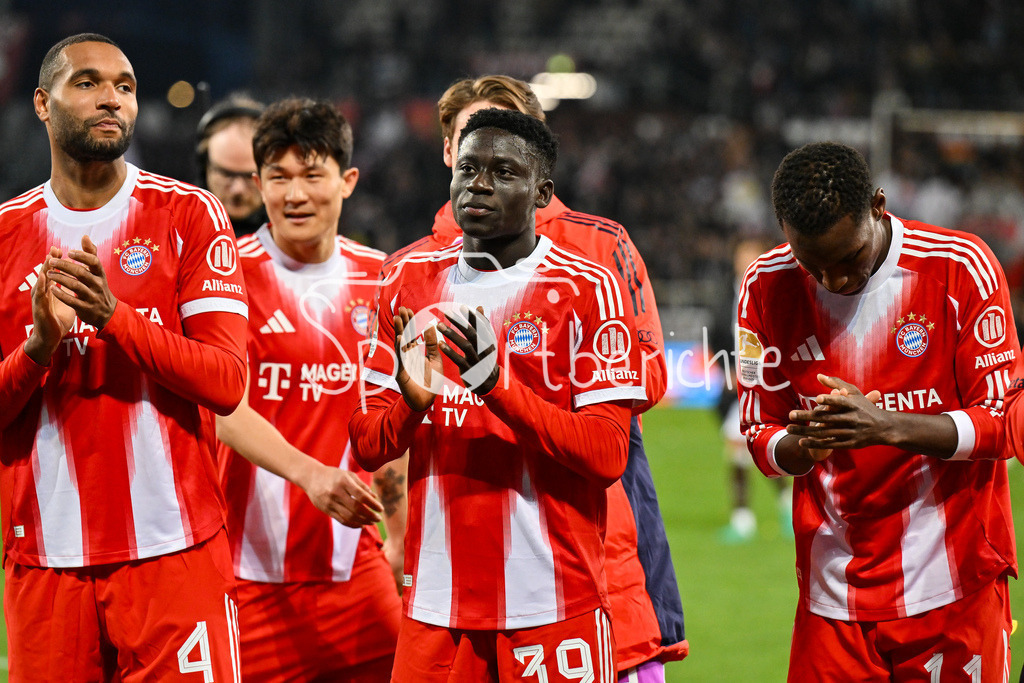 FC St. Pauli - FC Bayern München | ST. PAULI, DEUTSCHLAND - 11. APRIL: die Spieler der Bayern feiern zusammen mit Fans den Auswärssieg in Hamburg nach dem Bundesligamatch zwischen dem FC St. Pauli und dem FC Bayern München am 29. Spieltag im Millerntor Stadion / DFL REGULATIONS PROHIBIT ANY USE OF PHOTOGRAPHS AS IMAGE SEQUENCES AND/OR QUASI-VIDEO / Bara NDIAYE (FC Bayer Munich 39)