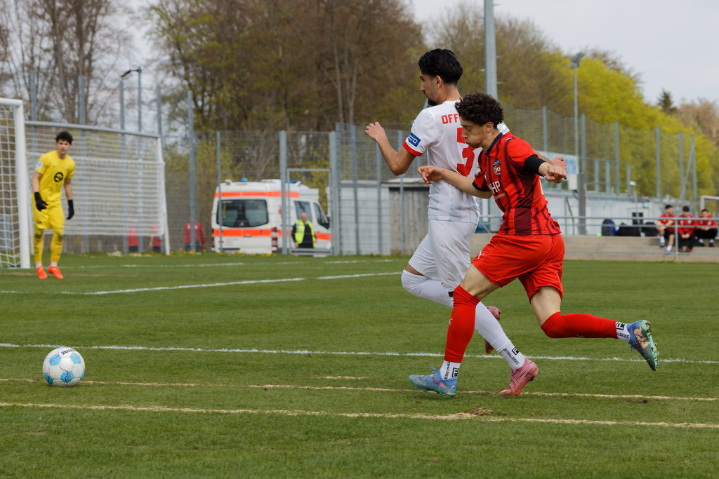 FCHOFK_260418_6-104 | 1.FC Heidenheim 1846 vs. Offenbacher Kickers, Fußball, U17, B-Junioren, NWL, U17-DFB-Nachwusliga, 2025/2026, 10. Spieltag, 18.04.2026 in Heidenheim, Walter-Birkhold-Jugendstadion (Foto: Michael Bulling) - Realisiert mit Pictrs.com