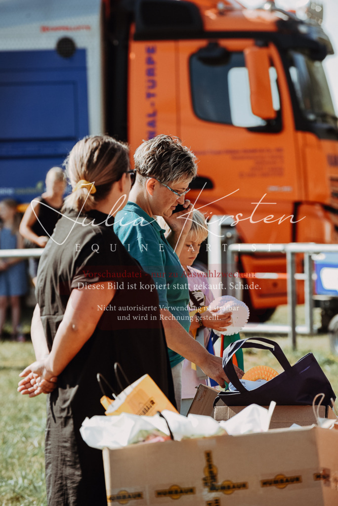 DSC_6138 | Pferde- und Turnierfotografie in Westsachsen. Pferdeportraits, Auftragszeichnungen und intuitive Kunst.