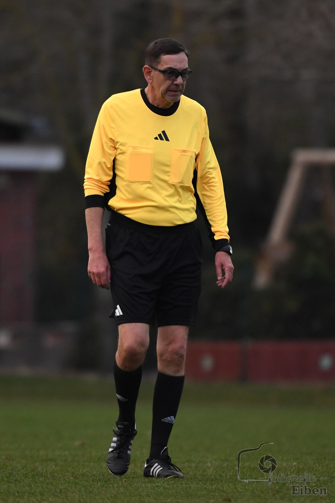 SG am Meer-SpVG Aurich U20 | Bezirksliga Frauen Nord; SG am Meer (schwarz)-SpVG Aurich U20 (rot) am 23.03.2025; in Gristede (Fehrenkampstr. 2a), Photo: Philip Eiben 2025 - Realisiert mit Pictrs.com