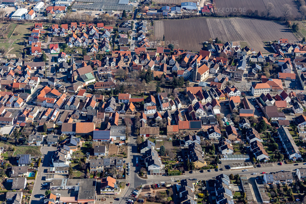 Luftbild: Kirchengebäude im Dorfkern im Ortsteil Dannstadt in Dannstadt-Schauernheim im Bundesland Rheinland-Pfalz in Deutschland. Foto: IMG_112812.jpg vom 27.02.2019 durch Werner Riehm/FLY-FOTO.de