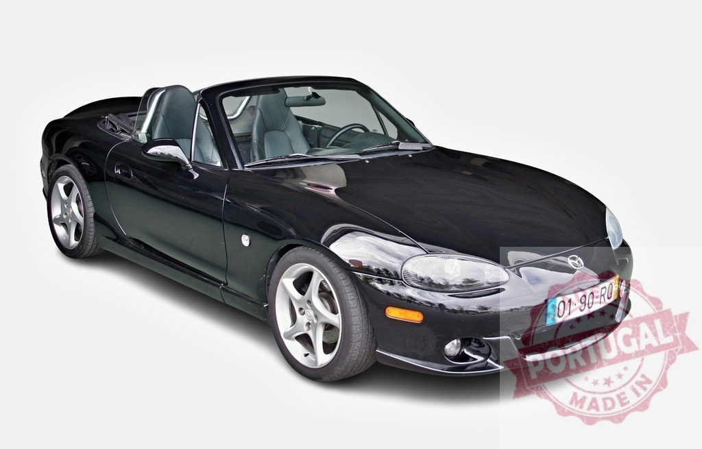 Black Mazda MX-5 Miata sports car parked with open roof | Stylish black Mazda MX-5 Miata sports car parked with open roof, showcasing its sleek design and sporty appeal - Realisiert mit Pictrs.com