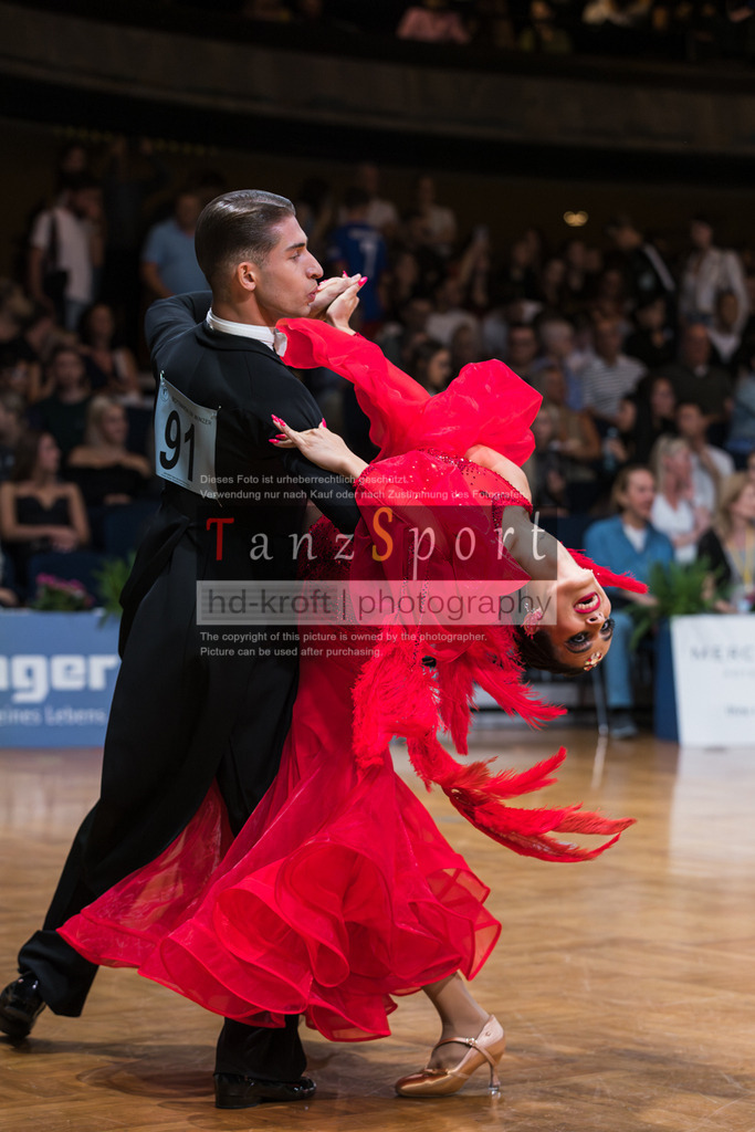 20250820_WDSF Standard Rising Stars R3-3536 | Tanzsportbilder, Standardtanz, Lateintanz, WDSF, DTV, LTVB, dancecomp, goc, hessen tanzt, blaues band der spree, walzer, tango, wiener walzer, slowfox, quickstepp, samba, rumba, cha-cha-cha, paso doble. jive, hd-kroft photography, turniertanzsport