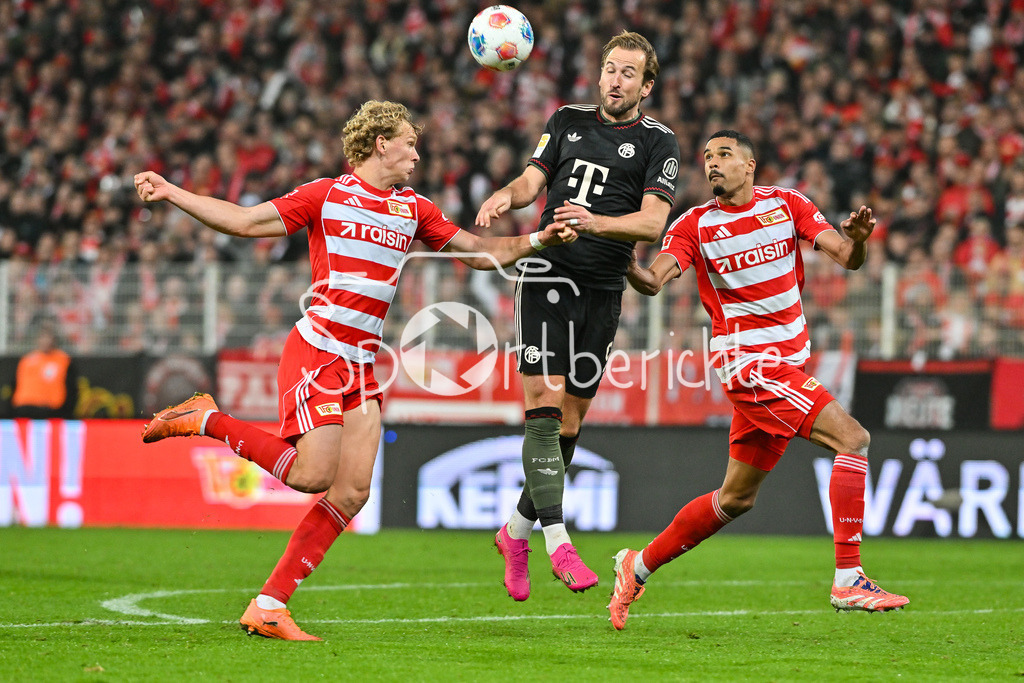 1. FC Union Berlin - FC Bayern München | berlin, DEUTSCHLAND - 8. NOVEMBER: im Duell Leopold QUERFELD (Union Berlin 14) und Harry KANE (FC Bayern Munich 9) und Danilho DOEKHI (Union Berlin 5) während dem Bundesligamatch zwischen dem 1. FC Union Berlin und dem FC Bayern München am 10. Spieltag im Stadion an der alten Försterei am 8. November 2025 in Berlin, Germany / DFL REGULATIONS PROHIBIT ANY USE OF PHOTOGRAPHS AS IMAGE SEQUENCES AND/OR QUASI-VIDEO