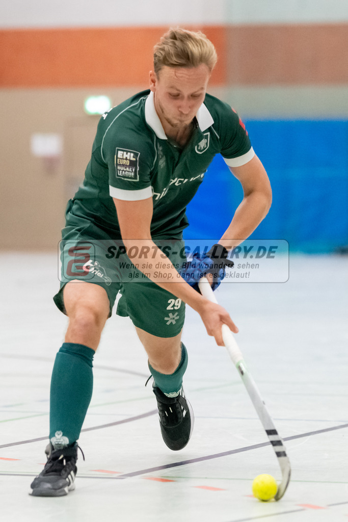 SFE_20240113_0079 | Mülheim, Deutschland, 13.01.2024: Malte Hellwig (Uhlenhorst Mülheim) in Aktion waehrend des Spiels der Halle 1. Bundesliga Herren zwischen Uhlenhorst Mülheim vs Rot-Weiss Köln im Sporthalle Lehnerstr. (HTCU) am 13.01.2024 in Mülheim, Deutschland. (Foto von Stephan Fehrmann)

Mülheim, Germany, 13.01.2024: Malte Hellwig (Uhlenhorst Mülheim) in action during the game of Halle 1. Bundesliga Herren between Uhlenhorst Mülheim vs Rot-Weiss Köln in Sporthalle Lehnerstr. (HTCU) at 13.01.2024 in Mülheim, Deutschland. (Foto von Stephan Fehrmann)