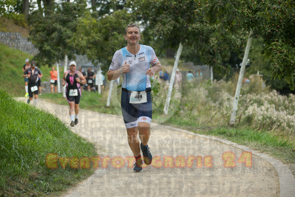 250824_1400_EX1_4586 | Sportfotografie im Rhein-Sieg Kreis, Köln, Bonn, NRW, Rheinland Pfalz, Hessen, etc. Unser Tätigkeitsfeld umfasst den Laufsport vom Volkslauf über den Marathon, Duathlon, Triathon bis zum Ultralauf wie Kölnpfad Ultra oder Schindertrail.