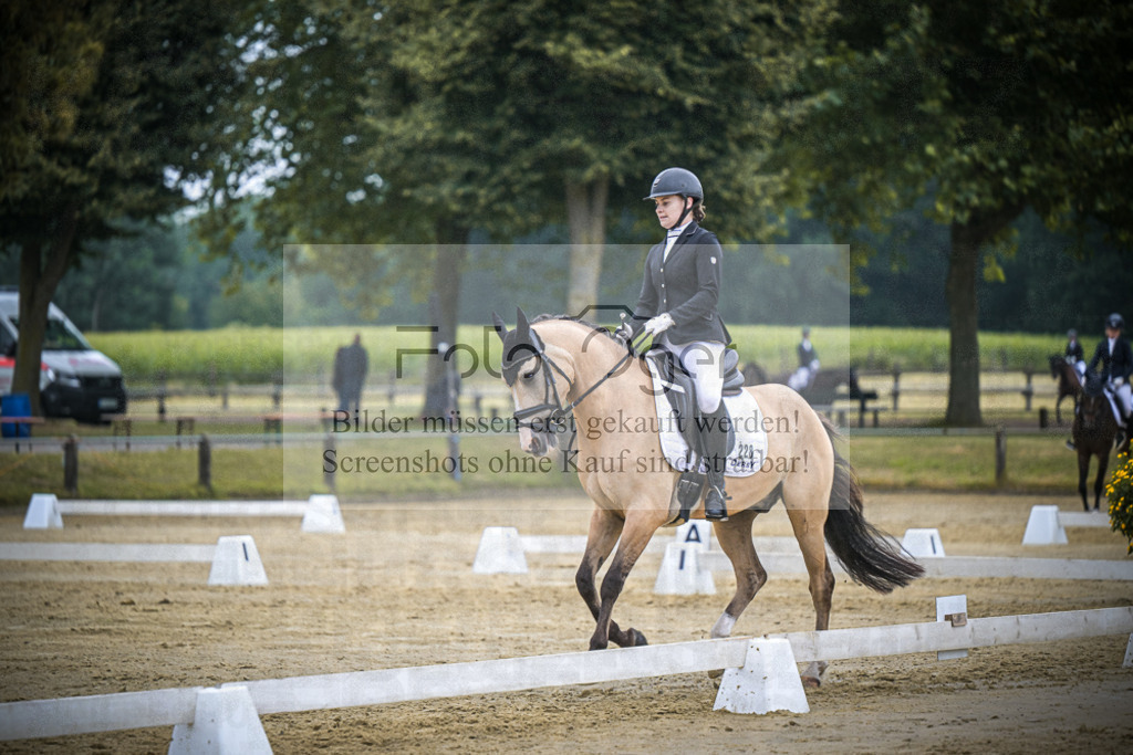 DOS_2989 | Entdecke hochwertige Reitturnierfotos von Foto Oger. Professionell, emotional und authentisch – jetzt Lieblingsmomente im Shop bestellen.Deutschlandweite Turnierfotografie. - Realisiert mit Pictrs.com